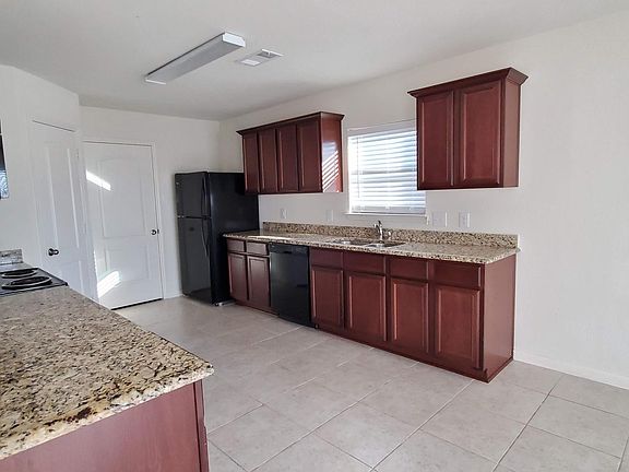 3rd image of 304 Magnolia Dr