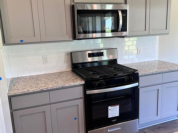 3rd image of 138 Hill View Dr