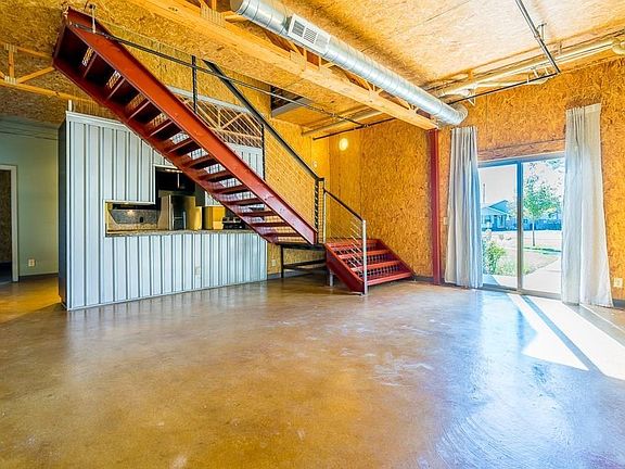 3rd image of 213 E Tonhawa St