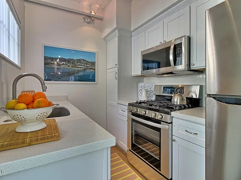 1078 S Seaward Ave — Photo 4