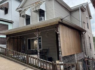 904 Coalmont St, Braddock, PA 15104