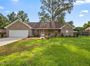 545 Greenmont Dr, Jackson, MS 39212