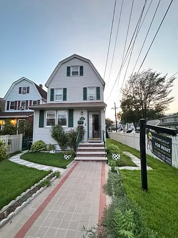 2 bed, $2,500 — Photo 1
