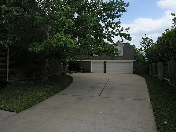 Awesome extra wide drive, 3 car detached garage with office built above the garage. Off of the garage is the pool bath!