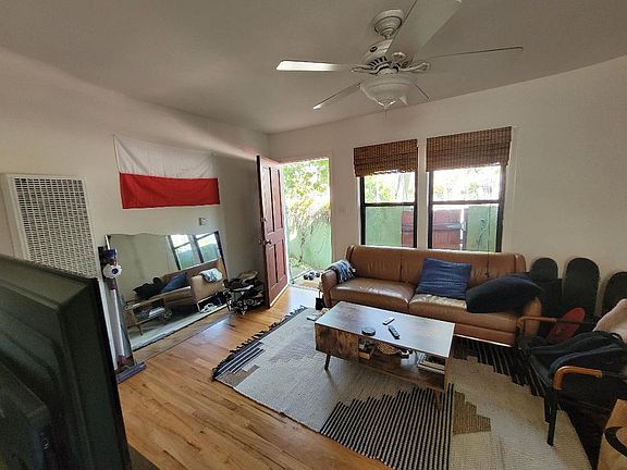 2nd image of 698 Venice Blvd #698