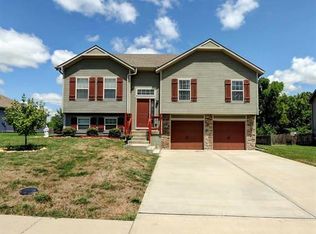 585 Kreisel Dr, Raymore, MO 64083