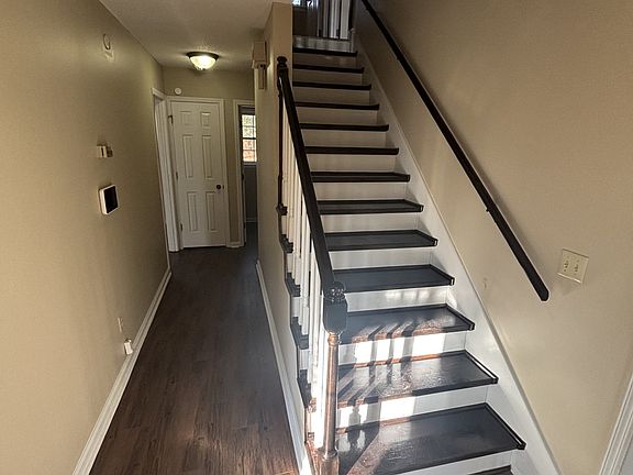 2nd image of 113 Greenbriar Trl