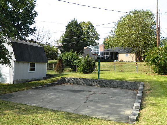 4th image of 5904 Foxboro Ln