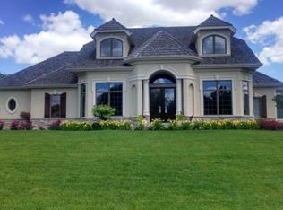 406 N Thornbush Cir, Hartland, WI 53029