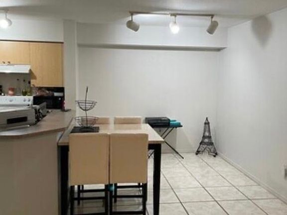 3rd image of 513 Villa Cir