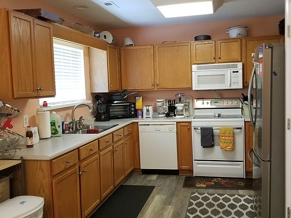 4th image of 105 NE 28th St
