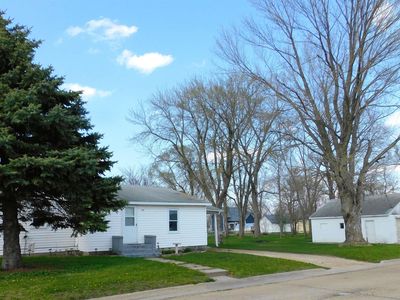 513 Grant St, Manchester, IA, 52057
