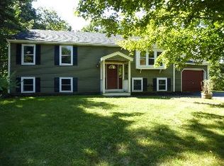 49 Woodside Dr, Kennebunk, ME 04043