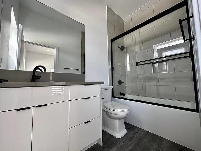 5648 Auckland Ave #1/2 — Photo 9