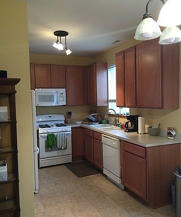 3rd image of 1798 Fieldstone Dr N