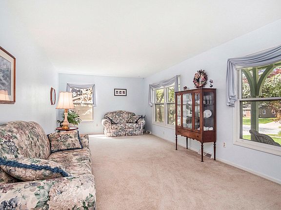 4th image of 3126 Chamberlain Ave SE