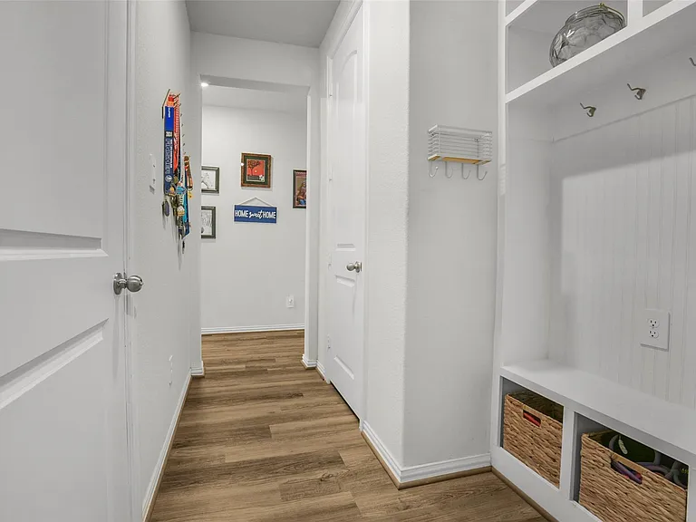 221 Woods Rose Ct — Photo 28