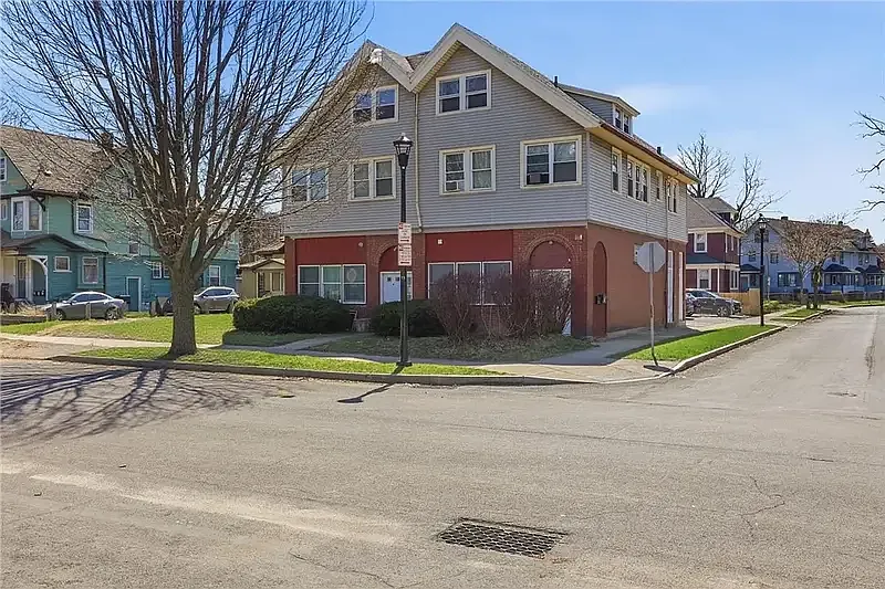 2 bed, 1.0 bath, 900 sqft, $1,400 — Photo 1