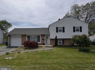 10 Darwin Rd, Newark, DE 19702