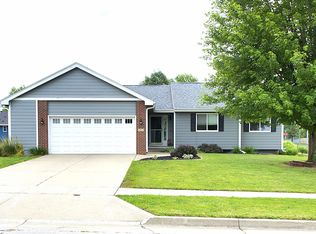 302 Crossing Ct NW, Bondurant, IA 50035
