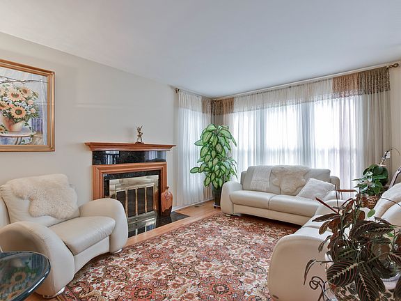 4th image of 1079 Saint Clair Ln