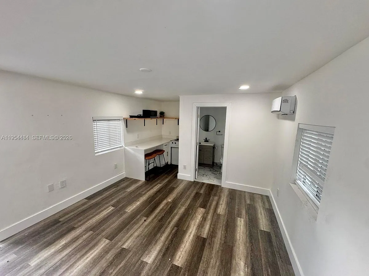 Building Photo - 555 NE 70th St #STUDIO