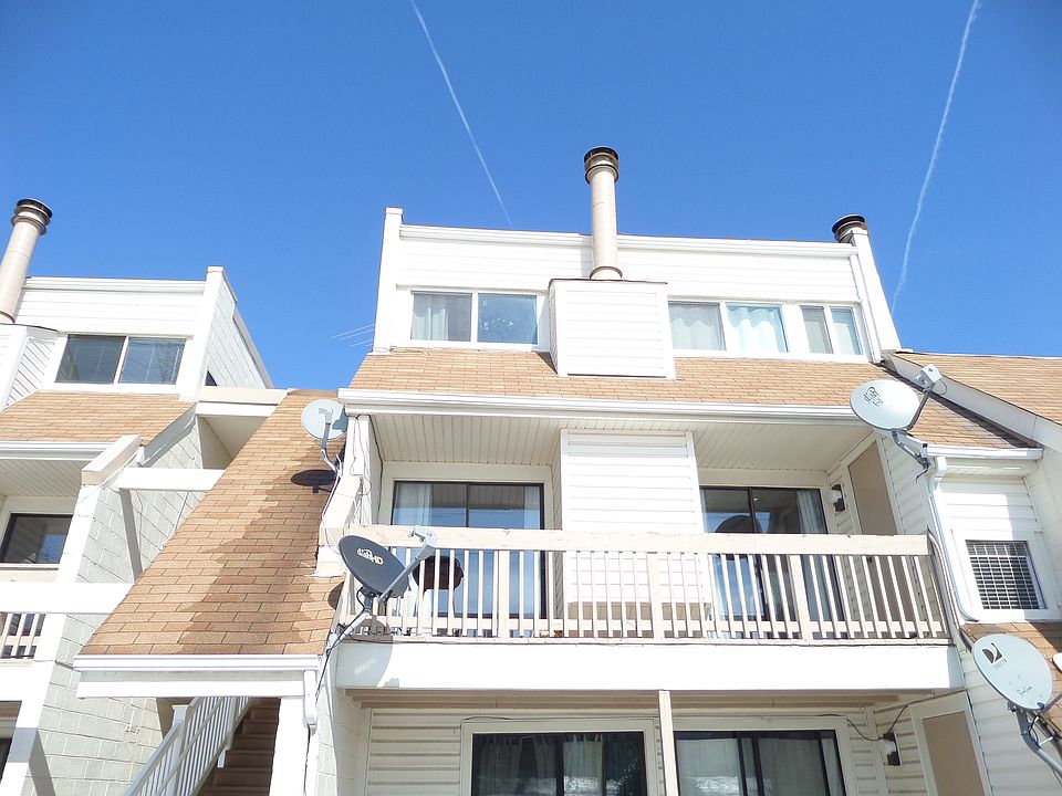 1st image of 1055 Warwick Ct