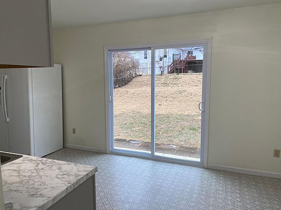 4th image of 3030 Lyme St