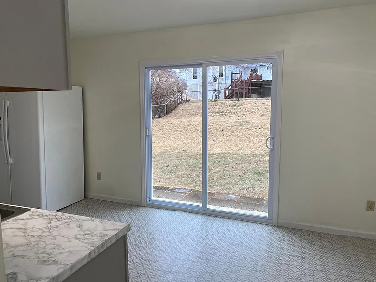 3030 Lyme St — Photo 4