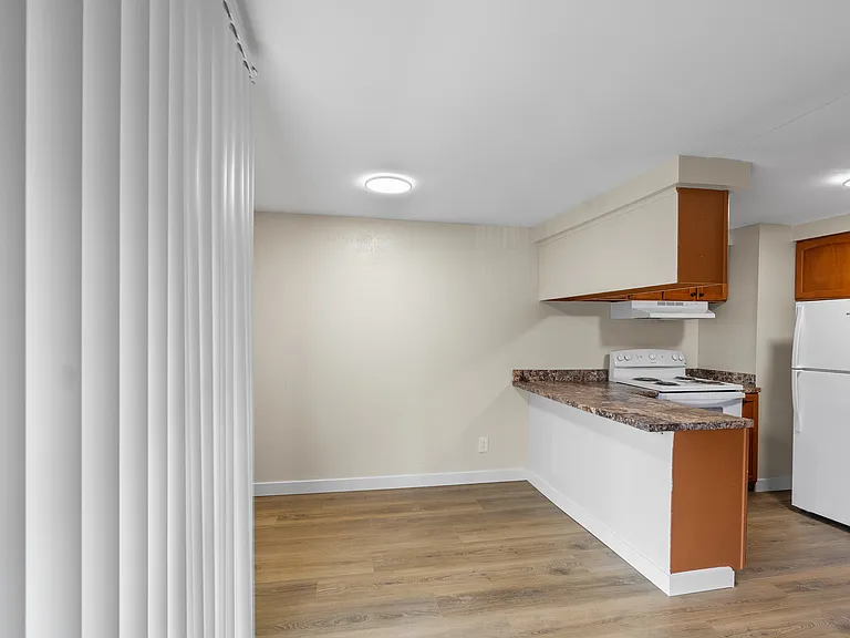 Clay Court Apartments — Photo 64