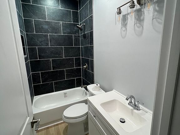 5th image of 3982 Superior Ave #1E