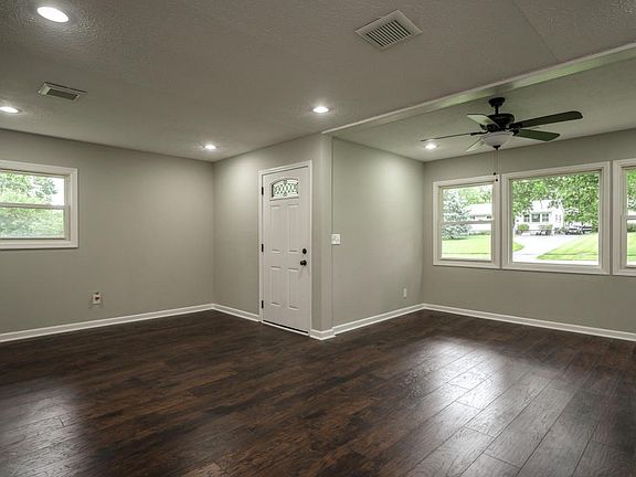 209 Marian Dr-14
