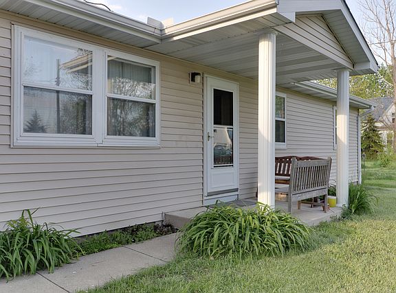3rd image of 109 E Boundary St