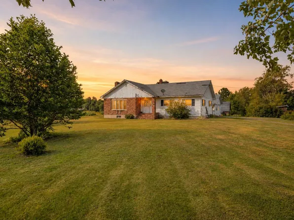14 Jersey Avenue, New Sharon, ME 04955