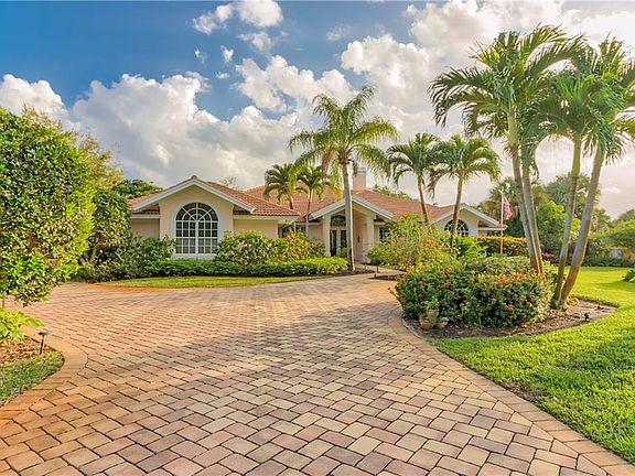 3rd image of 330 SE Saint Lucie Blvd