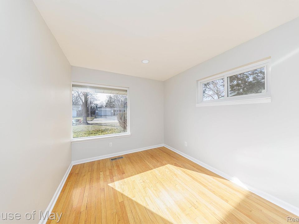 27840 Larkmoor St, photo 12