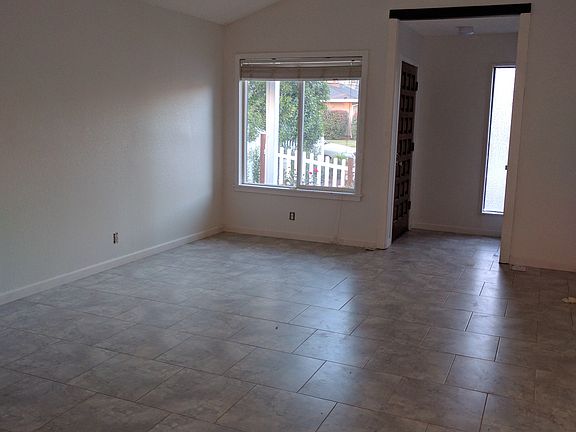 5th image of 3544 Hanks St #1