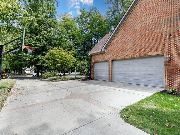 4th image of 5445 N Acorn Ct