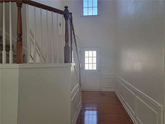 4th image of 2448 Fairlie Dr
