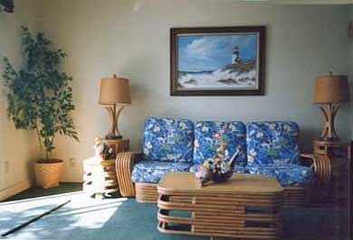 5th image of 251 Edgewater Dr W