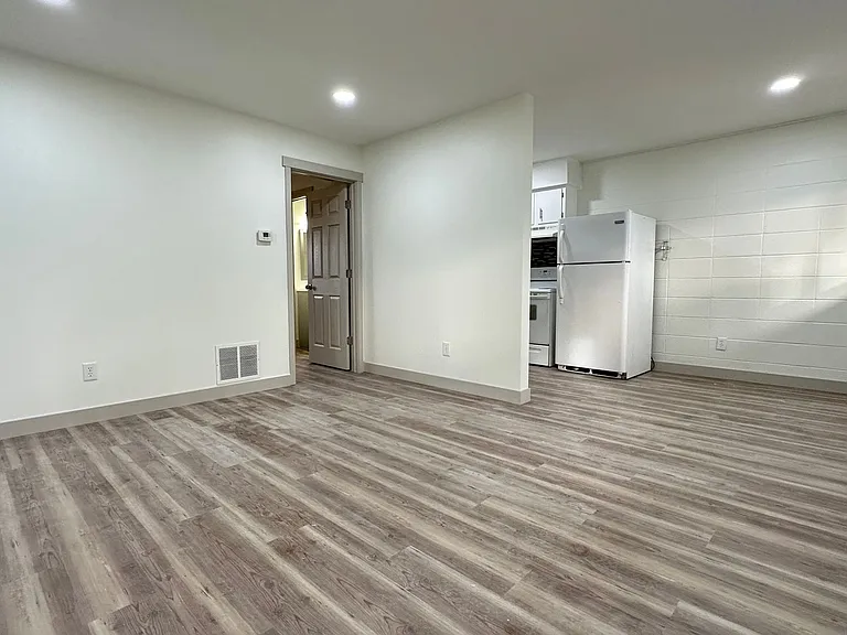 326 W Kenwood Dr #10 — Photo 2