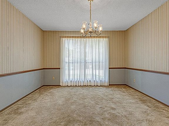 3rd image of 2474 N East Oaks Dr