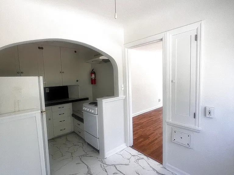 904 Naval Ave #1 — Photo 4