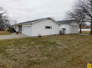 1405 Shadwell Dr, Clinton, MO 64735