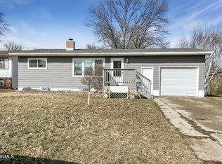 537 4th St S, Carrington, ND 58421