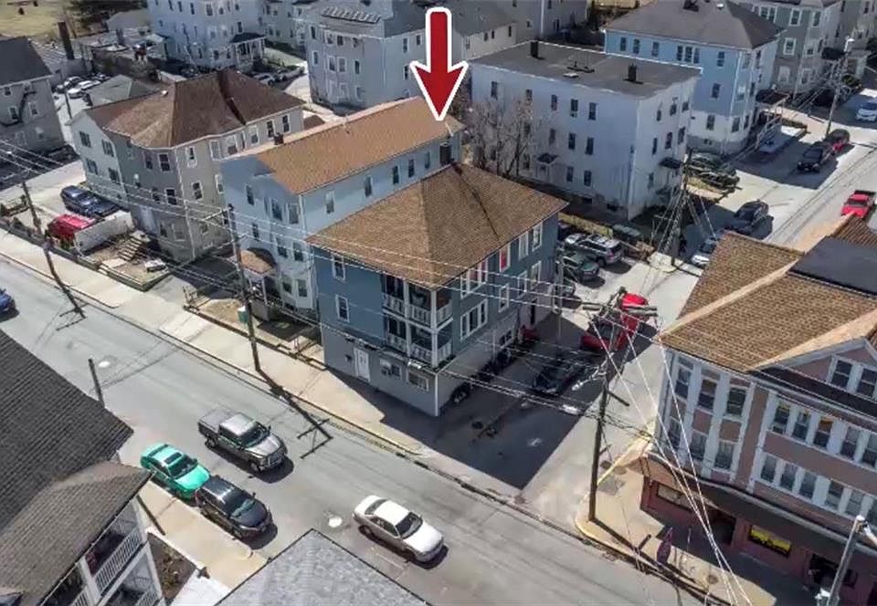 1st image of 872-876 Lonsdale Ave