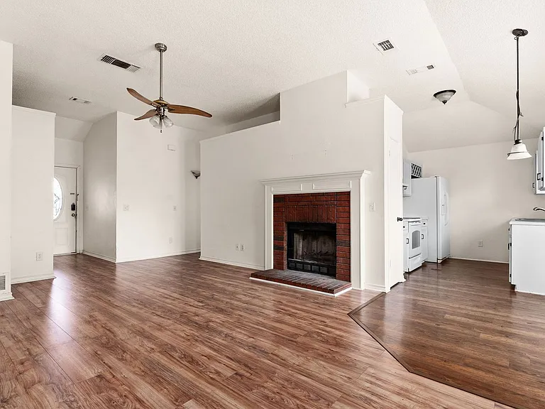 2702 Hemlock Dr — Photo 13