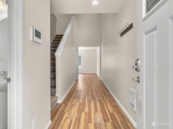 5th image of 7629 Brianna Court SE