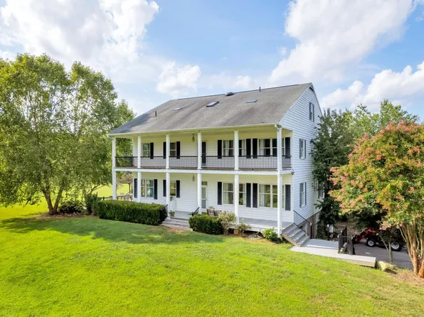 618 Rivanna Woods Dr, Fork Union, VA 23055