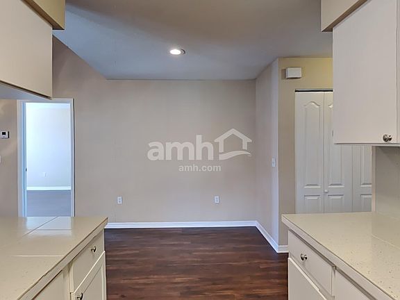 4th image of 614 Lakemont Dr